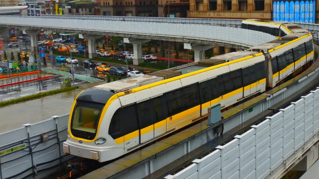 台北MRTの環状線（イエローライン・Y線）の列車