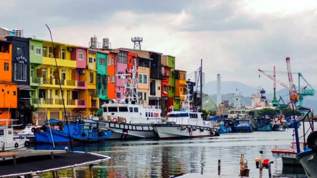 正濱漁港とカラフルハウス