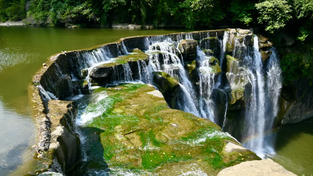 台湾最大級の滝「十分瀑布(シーフェンプープー)」