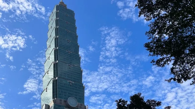 8階ごとに区切られた建築スタイルの台北101