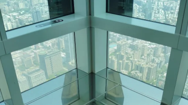 台北101のガラス窓