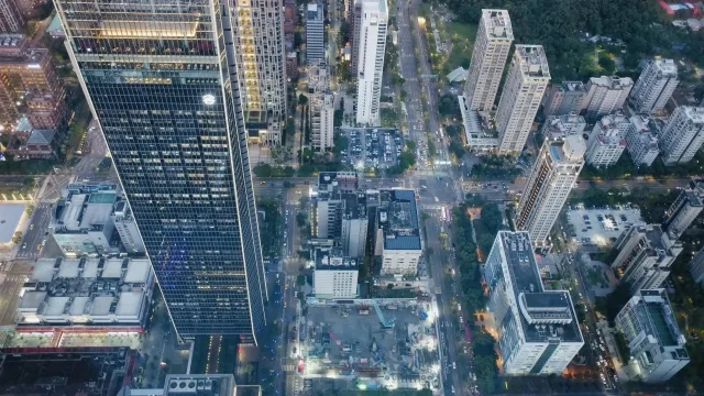 台北101から隣駅の象山駅付近を地上を見下ろした眺め