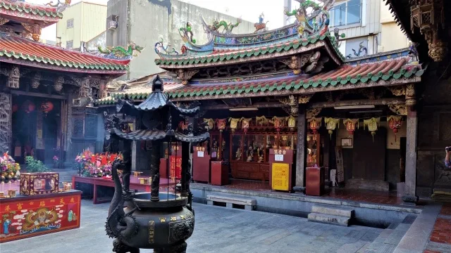 龍山寺の香炉