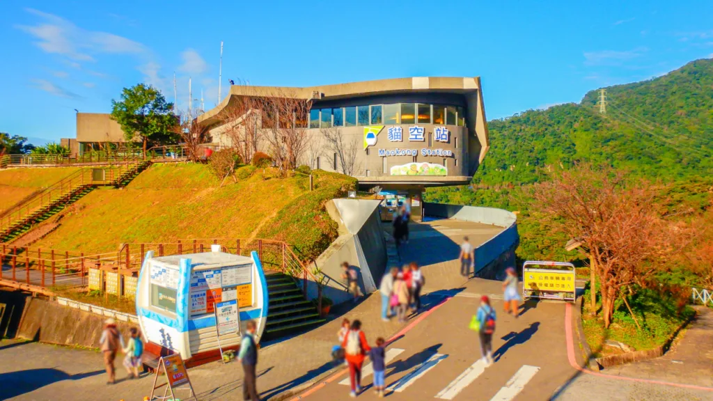 猫空ロープウェイの終点である猫空駅(びょうくうえき/マオコンジャン/Maokong Station)とその周辺