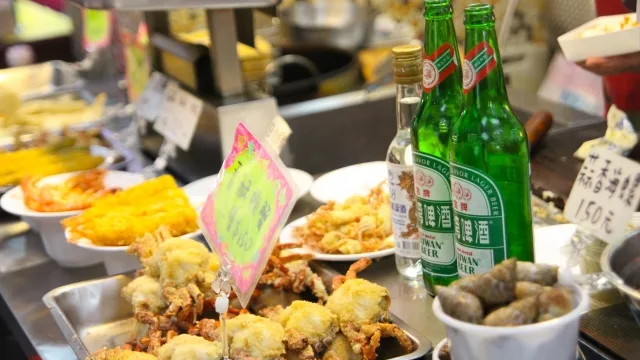 士林夜市のビールと蟹