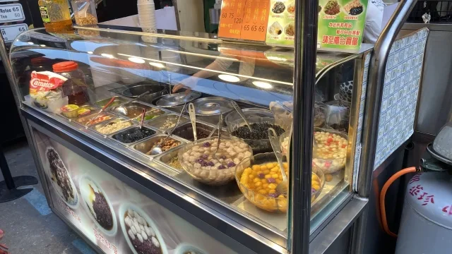 士林夜市の台湾スイーツ屋台