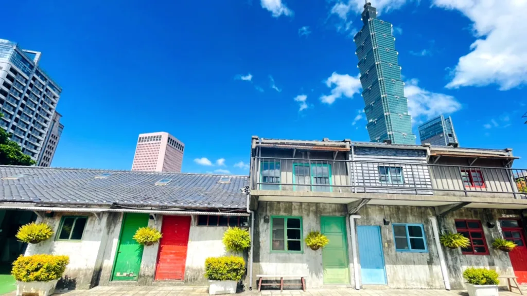 四四南村の建物と台北101