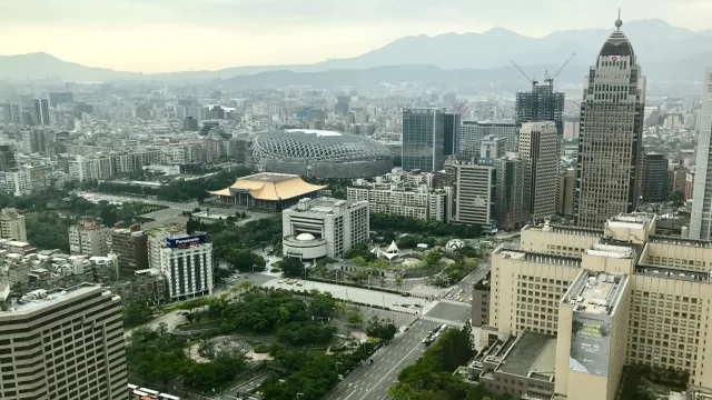 台北101の35階にあるスターバックスからの国父紀念館方面の眺め